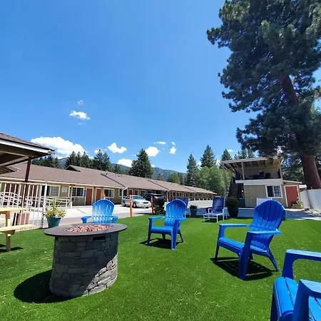 Bluebird Day Inn & Suites